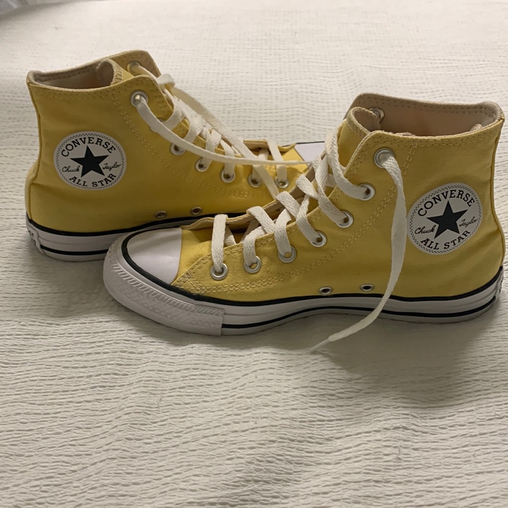 Yellow converse, high tops